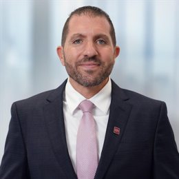 name 放飞和平鸽 纪念大会在《歌唱祖国》大合唱中结束