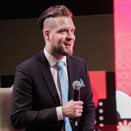 name 港北区:春风送岗促就业 精准服务助发展